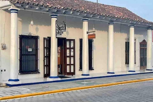 Fachada de la propiedad