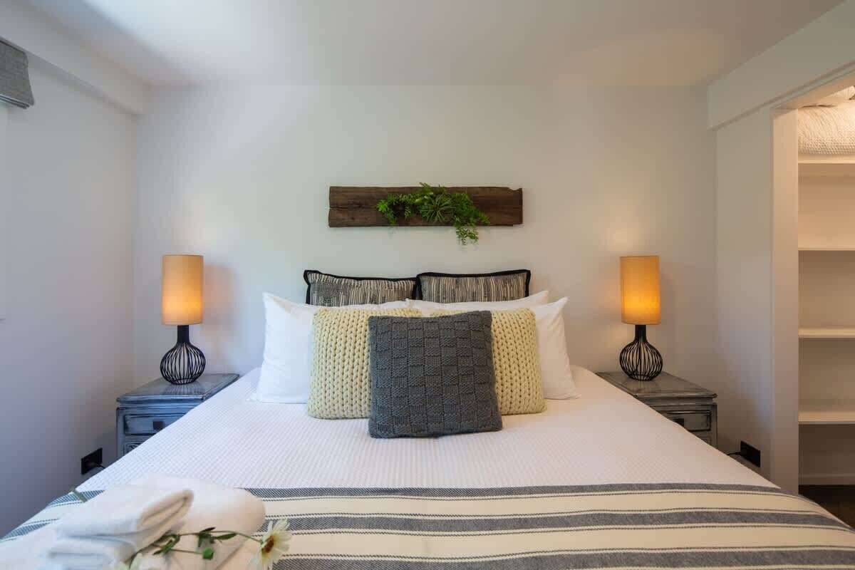 2 bedrooms, premium bedding, iron/ironing board, travel cot