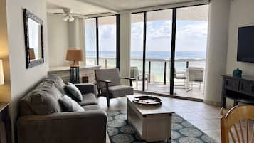 スマートテレビ、DVD プレーヤー、書庫