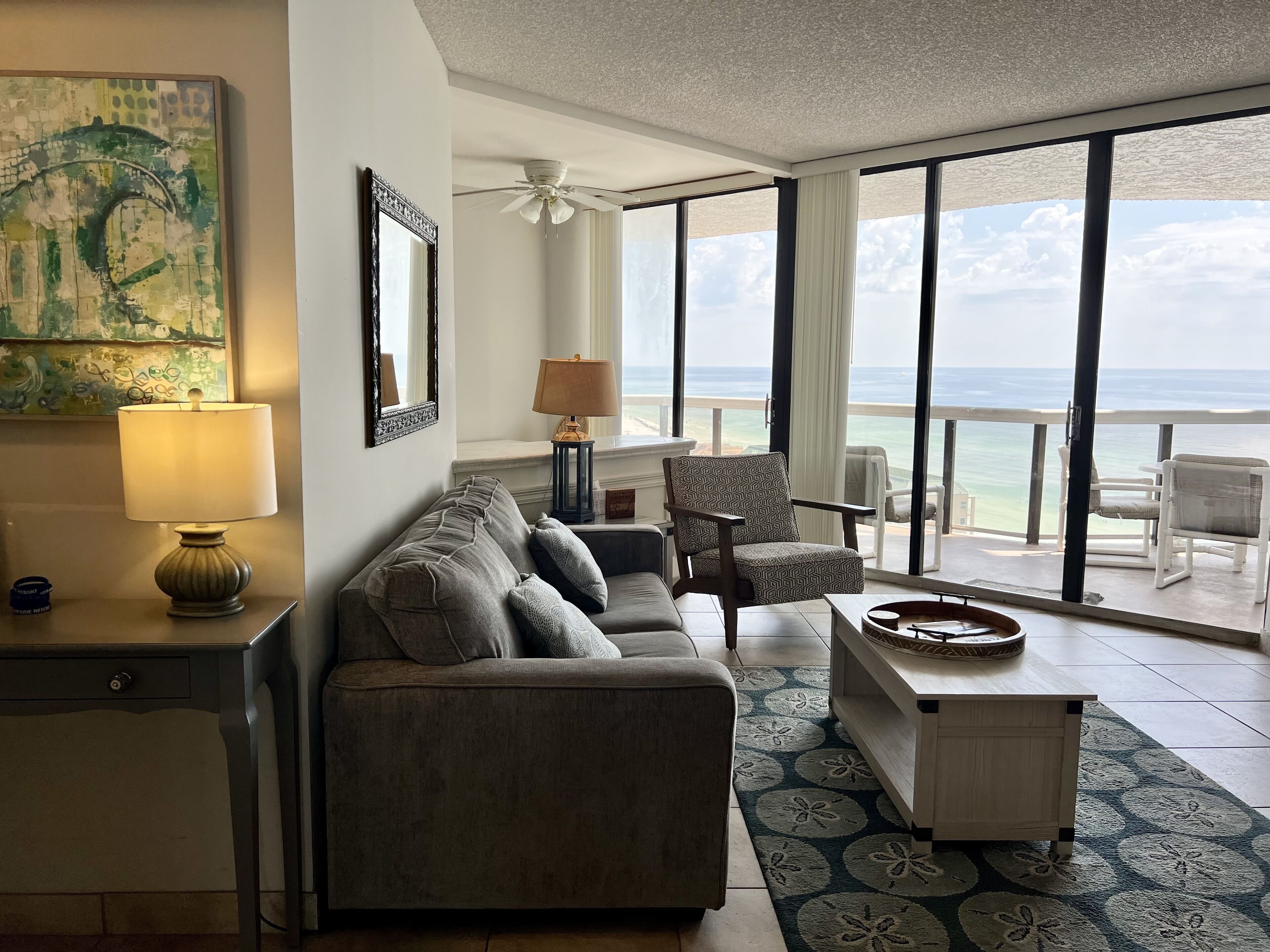 スマートテレビ、DVD プレーヤー、書庫