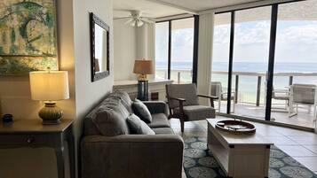 スマートテレビ、DVD プレーヤー、書庫