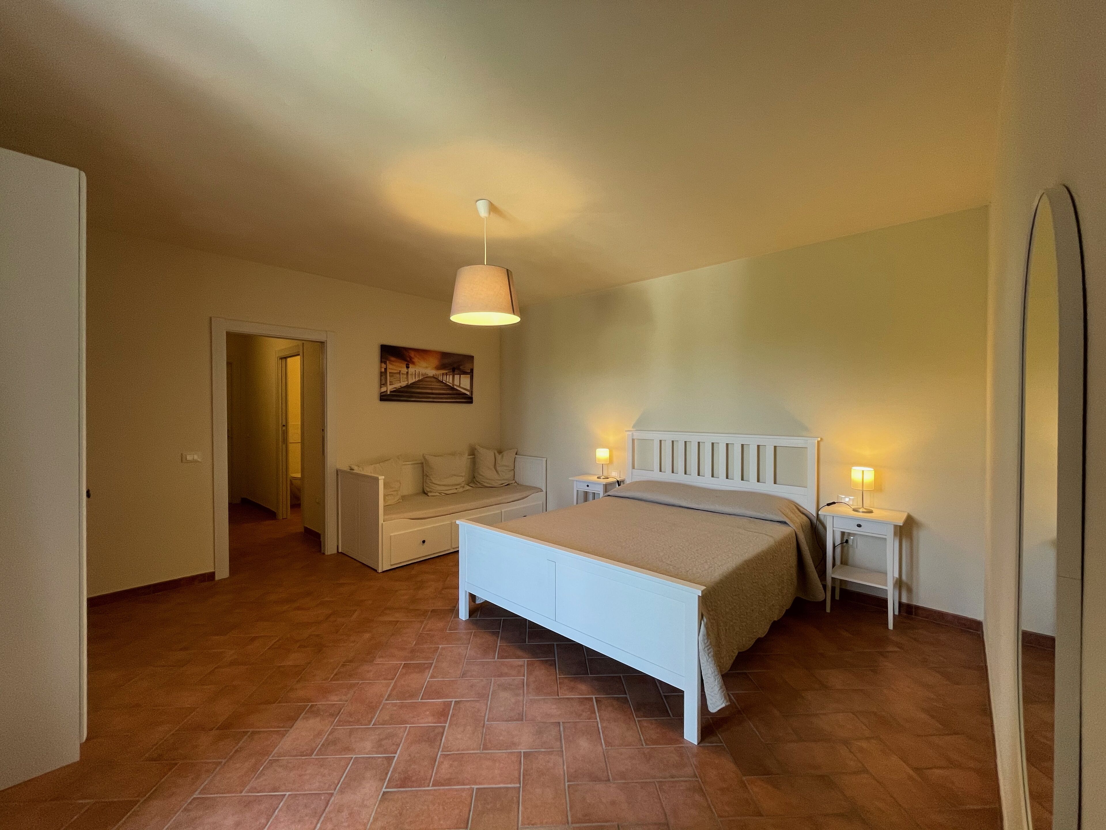 4 Schlafzimmer, Schreibtisch, Bügeleisen/Bügelbrett, Reisekinderbett
