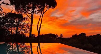 Dream vacation in a villa with private pool for 8 people near the sea