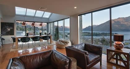 Limerick Lane | Lake Views, BBQ, Fireplace, A/C