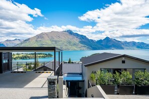 Exterior - Limerick Lane | Lake Views, BBQ, Fireplace, A/C. (Queenstown)