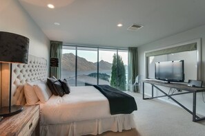 5 bedrooms, iron/ironing board, WiFi, bed sheets