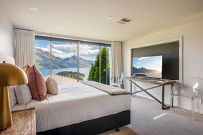 5 bedrooms, iron/ironing board, WiFi, bed sheets