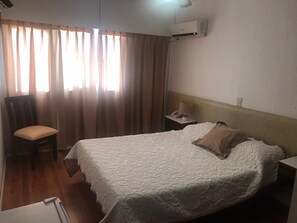 1 chambre, lit parapluie, Wi-Fi gratuit, draps fournis