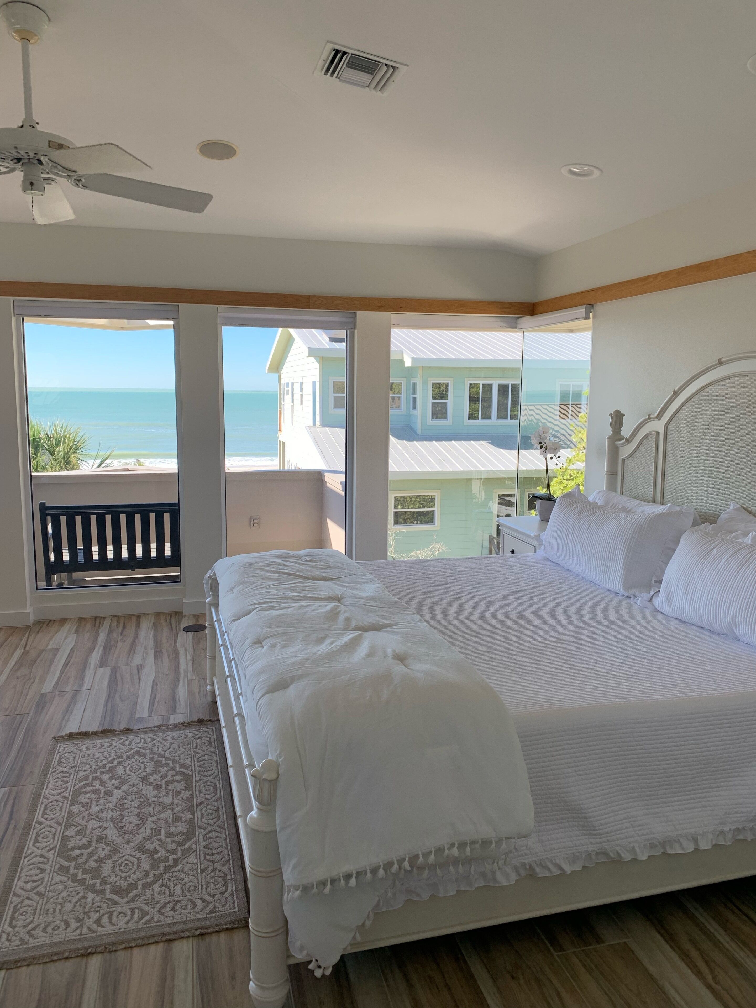 4 bedrooms, desk, iron/ironing board, free WiFi