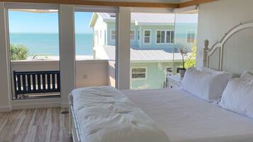 4 bedrooms, desk, iron/ironing board, free WiFi