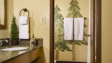 Badkar/dusch, hÄrtork, handdukar och tvÄl