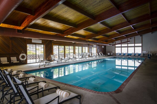 Indoor pool, pool loungers