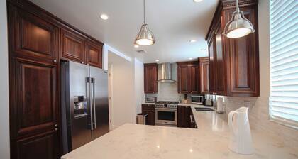 Beverly Hills Luxury Condo, 5% Discounts on monthly bookings.