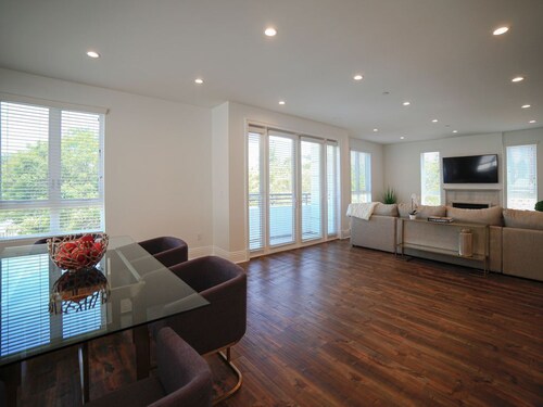 Beverly Hills Luxury Condo, 5% Discounts on monthly bookings.