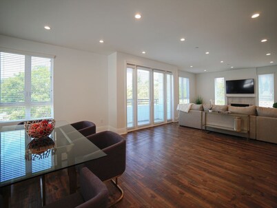 Beverly Hills Luxury Condo, 5% Discounts on monthly bookings.