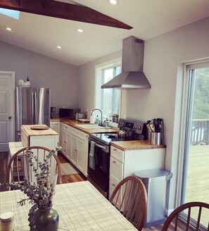 Fridge, microwave, oven, stovetop - Cottage in the Clouds With Mountain Views (New Lebanon)