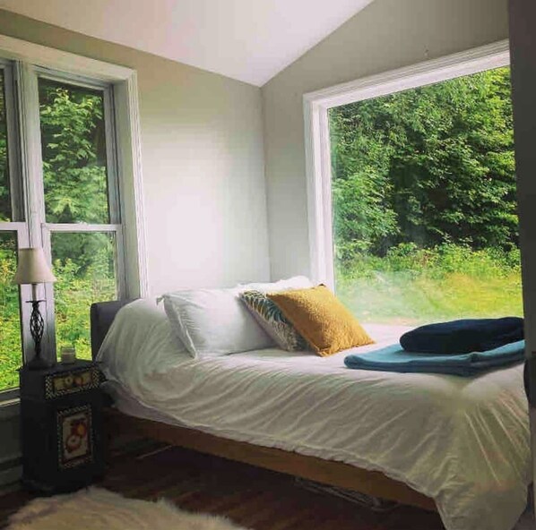 2 bedrooms, desk, free WiFi, bed sheets - Cottage in the Clouds With Mountain Views (New Lebanon)