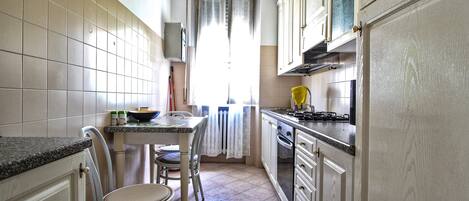 Fridge, microwave, oven, stovetop