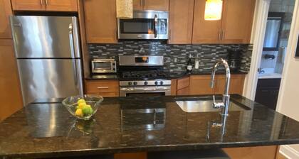 Exquisite 3rd Floor Private Apt with Style