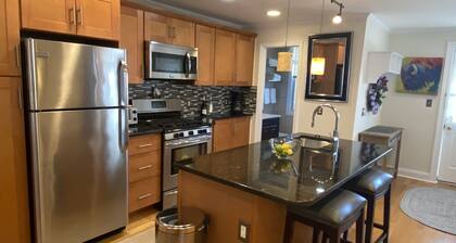 Exquisite 3rd Floor Private Apt with Style