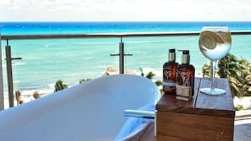 Premium Room, Oceanfront | Premium bedding, down comforters, minibar, in-room safe