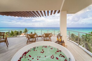 Bridal Oceanfront | Parveke