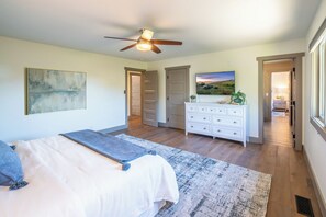 4 Schlafzimmer, Schreibtisch, Bügeleisen/Bügelbrett, kostenloses WLAN
