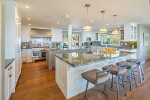 Fridge, microwave, oven, stovetop - Modern, Coastal Elegance With Stunning Views! (Carpinteria)