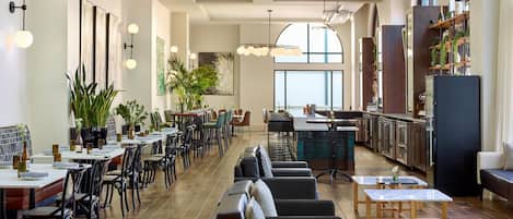 2 bares o lounges, bar de cocteles