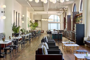 2 bars/lounges, cocktail bar - The Hamilton Alpharetta, Curio Collection by Hilton (Alpharetta)