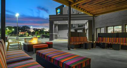 Tru By Hilton Omaha I-80 at 72nd Street, NE