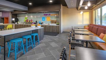 Free self-service breakfast on weekends