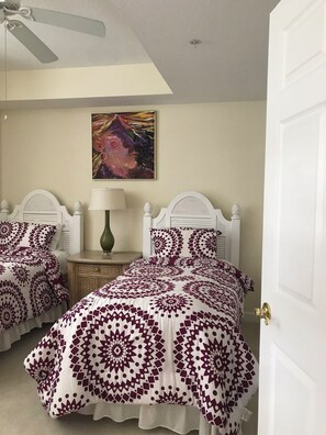 2 chambres, bureau, fer et planche à repasser, accès au Wi-Fi (inclus)