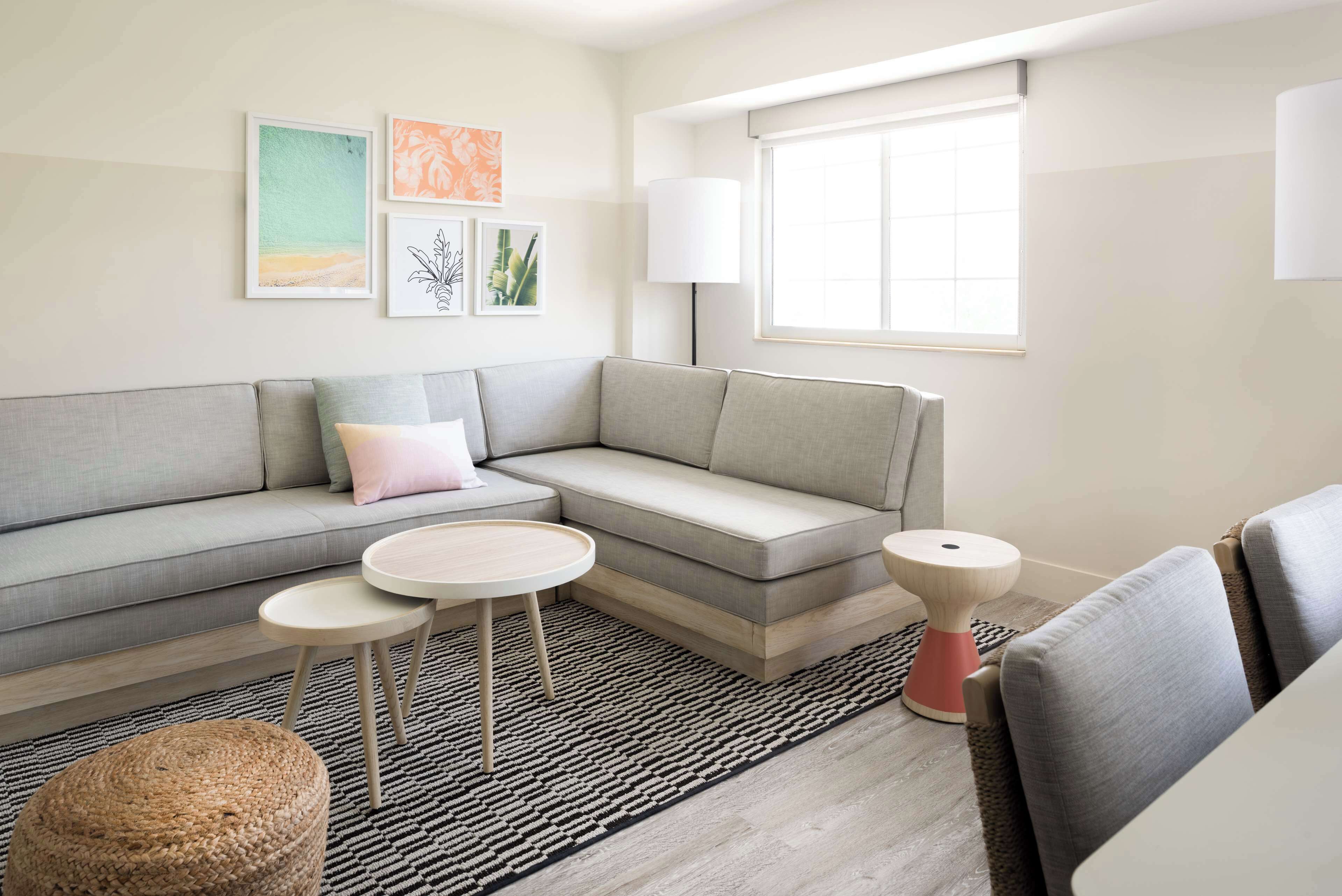 executive suite, 1 king bed | living area | 55-inch led tv with cable channels, tv, netflix