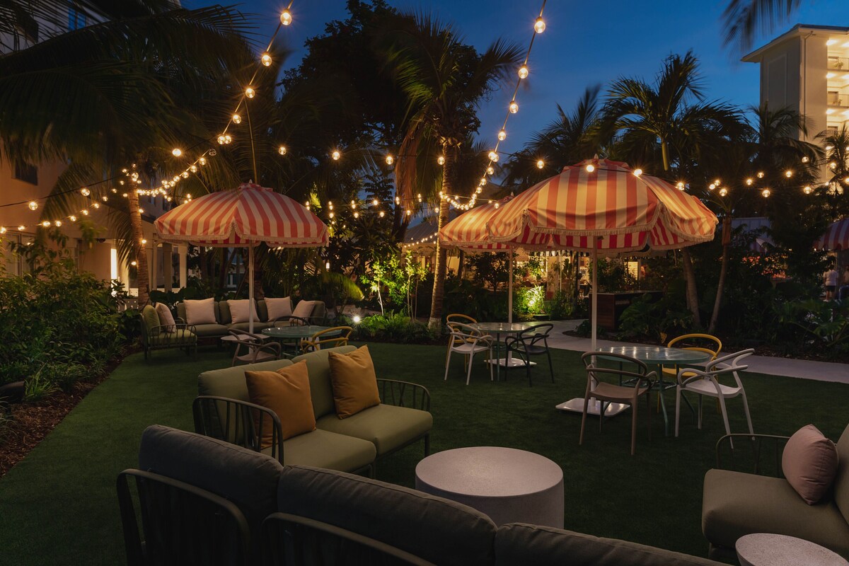 Garden - Hampton by Hilton Grand Cayman Seven Mile Beach (Seven Mile Beach)