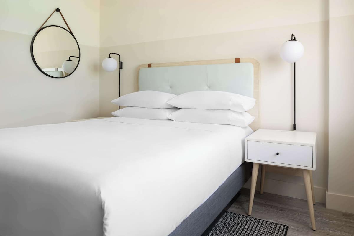 1 bedroom, premium bedding, in-room safe, laptop workspace