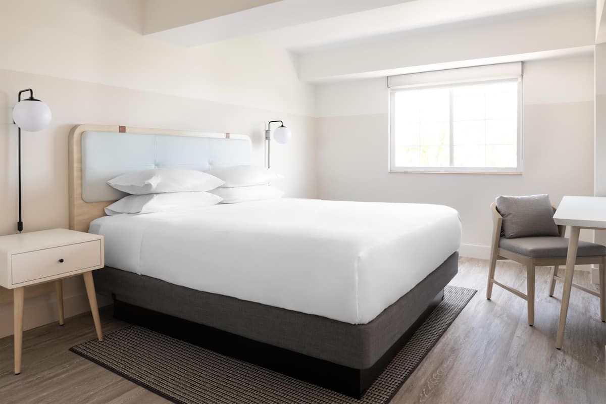 Hochwertige Bettwaren, Zimmersafe, laptopgeeigneter Arbeitsplatz