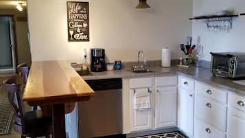 Fridge, microwave, dishwasher, coffee/tea maker
