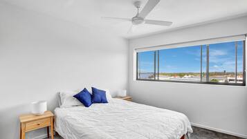 3 bedrooms, Internet