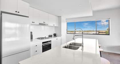 The Ivory 20 - Modern & Pet Friendly in Tweed Heads - Min. 3 night stays!