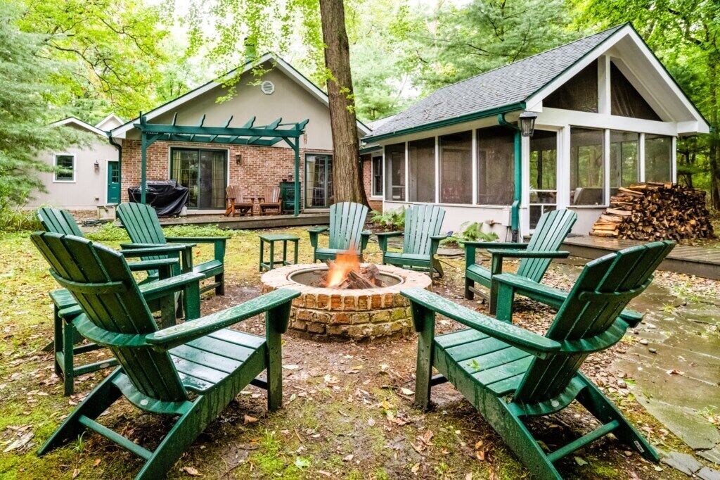 (3 Nt Min!) Harbert Home With Hot Tub & Close To Beach!
