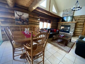 Dining - Log Cabin on Salmon River (Marysville)
