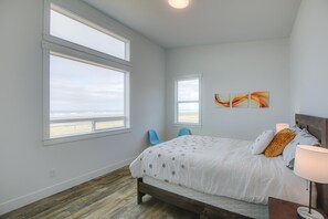 4 bedrooms, free WiFi, bed sheets - True Beachfront! 4BR, 4BA with amazing views and direct beach access. Hot Tub! (Moclips)