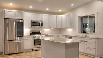 Frigorífic, microones, forn i placa de cuina