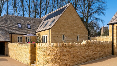 Maple House - sleeps 9 guests  in 5 bedrooms