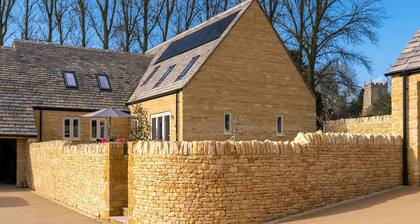 Maple House - sleeps 9 guests in 5 bedrooms