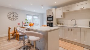 Fridge, microwave, oven, stovetop - Poplar House - sleeps 8 guests  in 4 bedrooms (Ebrington)