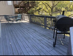 Outdoor dining - Waterfront 3 bed, 3 bath home w/quiet cove location (Rocky Mount)