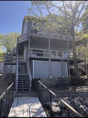 Exterior - Waterfront 3 bed, 3 bath home w/quiet cove location (Rocky Mount)