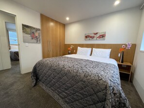 2 habitaciones, tabla de planchar con plancha y wifi gratis 